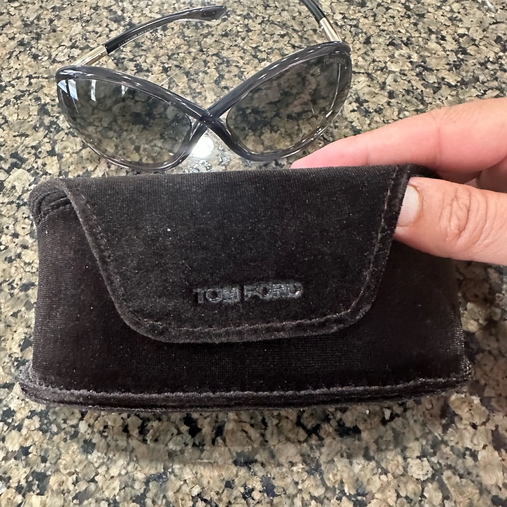 Tom Ford Black Gradient Smoke Women's Sunglasses polarized Model: Whitney, TF9 - Picture 3 of 11